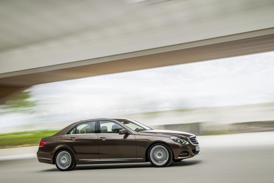  Mercedes-Benz E300 BlueTEC Hybrid 2013 года  (фото 30 из 30)
